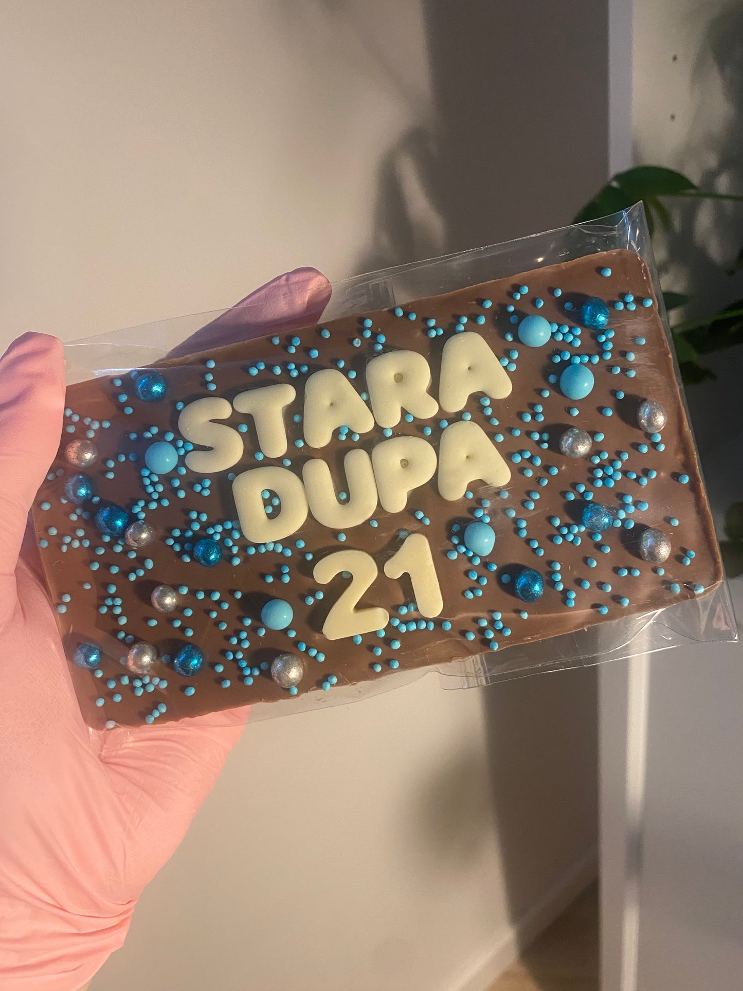 CZEKOLADA Z WZOREM W MALINY/KWIATY