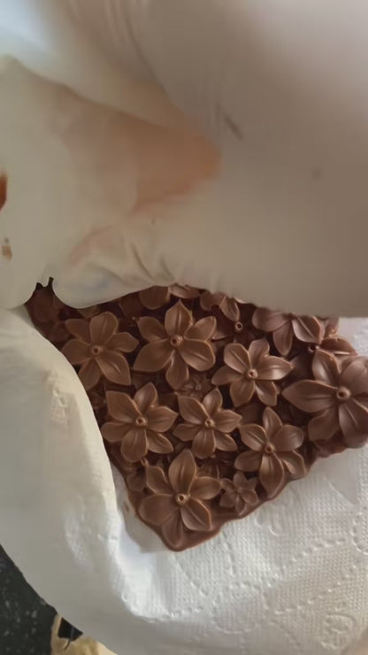 CZEKOLADA Z WZOREM W MALINY/KWIATY